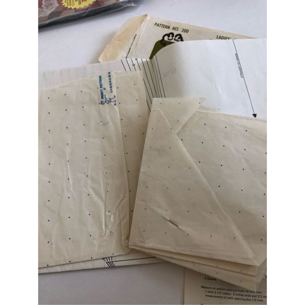 Stretch & Sew pattern 200 Ladies Raglan Sleeve cut - Picture 3 of 3